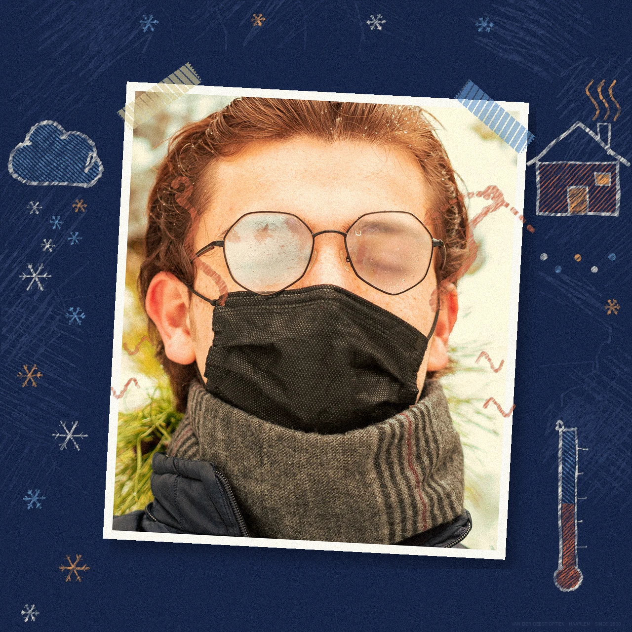 Collage van een man met een beslagen bril, mondkapje en sjaal, met getekende sneeuw en een warm huisje
